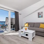 Atemberaubendes Mit Tollem Meerblick, Waschmaschine, Grillbereich Apartman Crikvenica